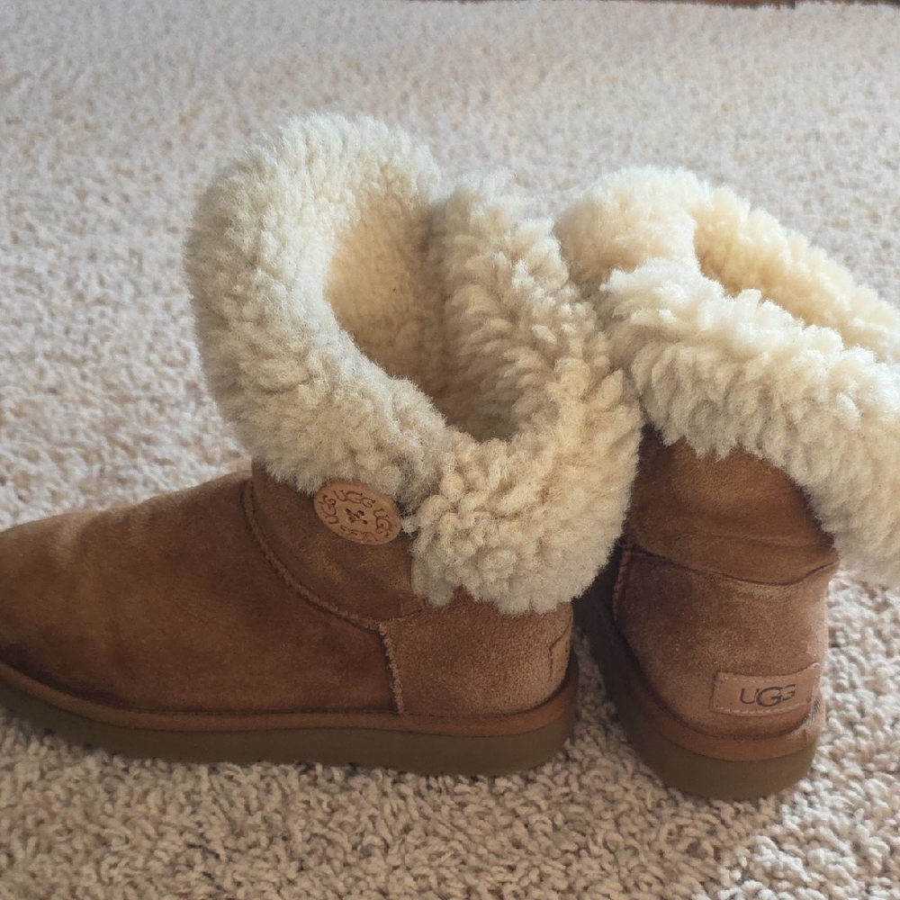 UGG Chestnut Bailey Boots Sz 7